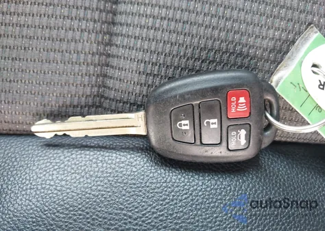 2017 Toyota Corolla Se z USA, uszkodzony, nr VIN 2T1BURHE6HC893469